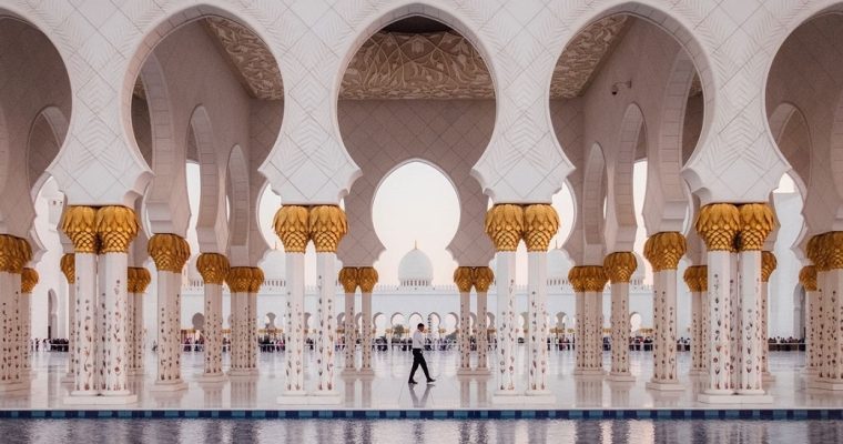 How Freelancers Benefit From Dubai Notary Public Services